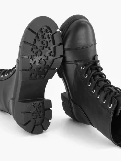 Zwarte Veterboot
